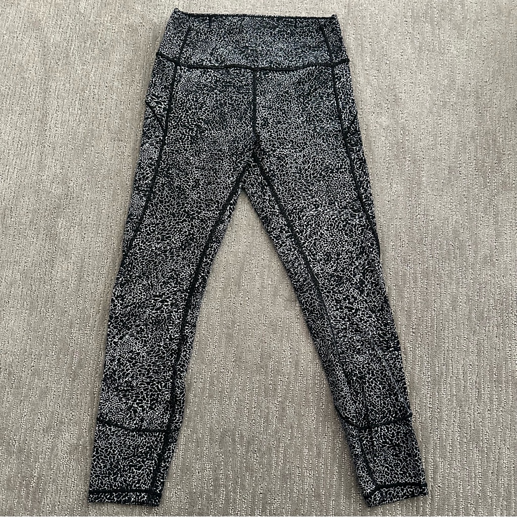 Lululemon, In Movement, 25 Length, Color Black And White